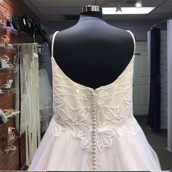 Lia Mia - Style MB 1112 - Size 24 - Ivory/Champ - Picture 4 of 4